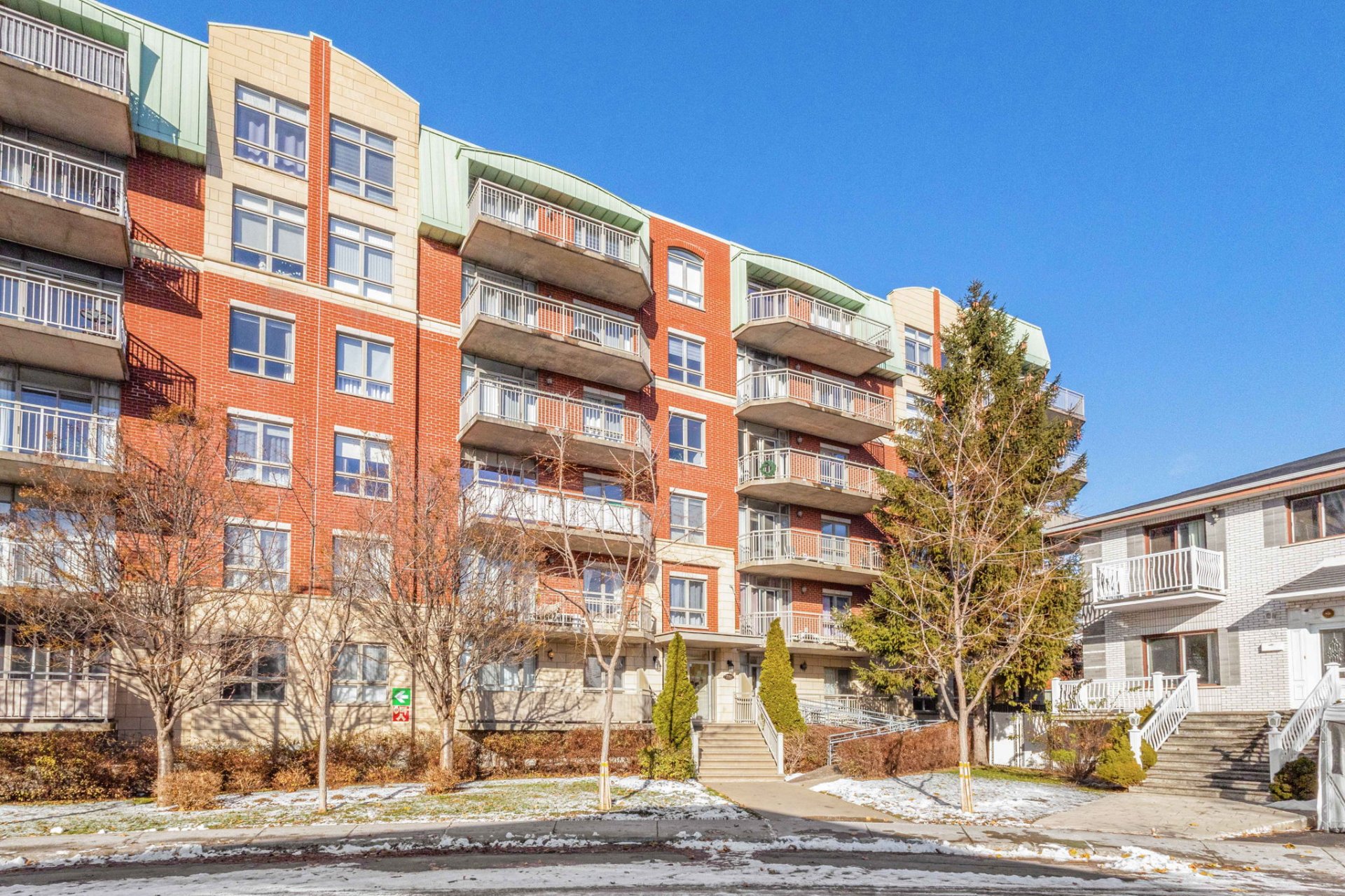 #202-7711 Rue Louis Quilico